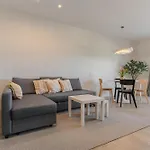 Loft The Pa By Paramount Holidays アデヘ